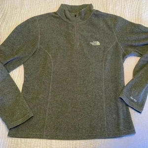 The North Face Gray Woman’s 1/4 Zip Fleece Pullover Long Sleeve Top, Size Small.